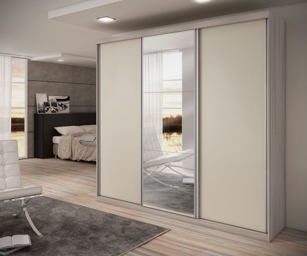 Guarda Roupa 3 portas Corre com Espelho,de 3.400,00 por